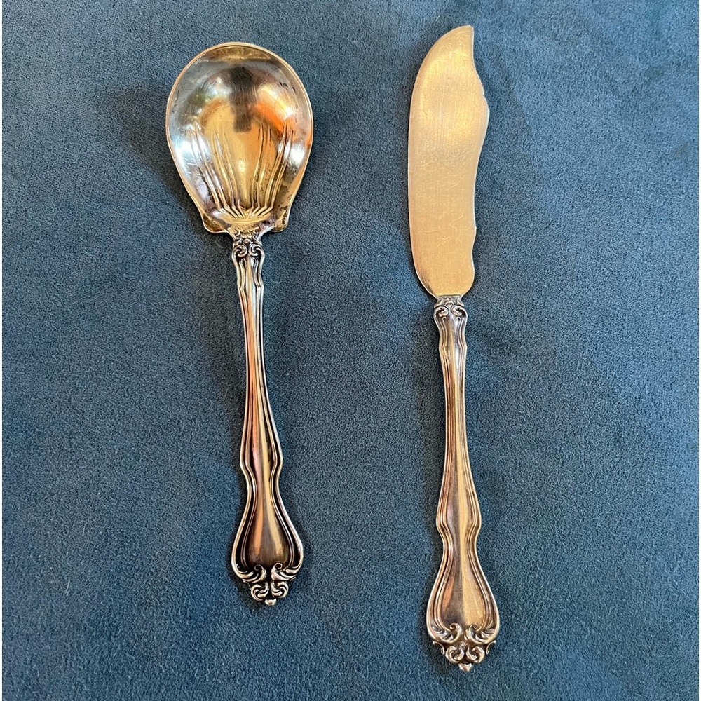 Westmoreland George and Martha silver butter knife and sugar spoon set.
